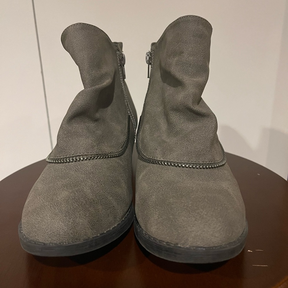 Blowfish Olive Ankle Boots with Zipper Detail size 8.5